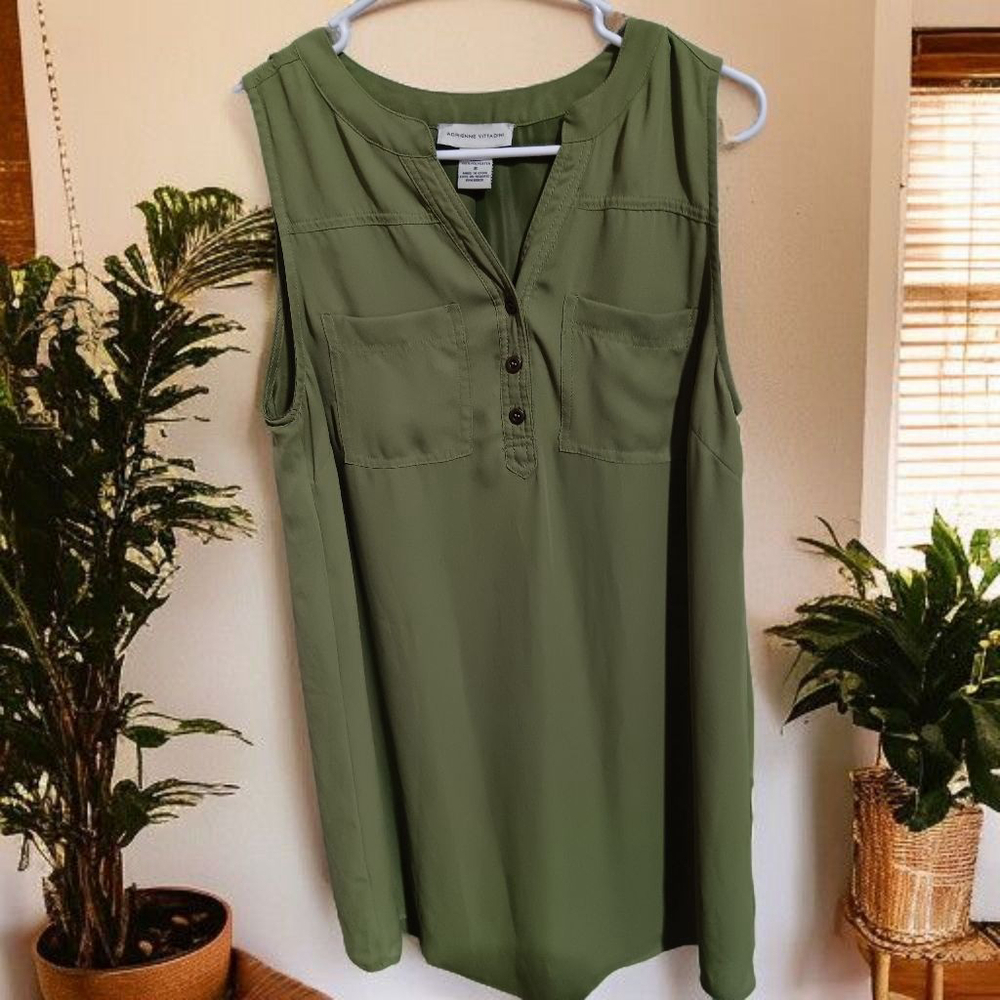 Adrienne Vittadini Army Green Lightweight Shell Dress with 2 Pocket Detail